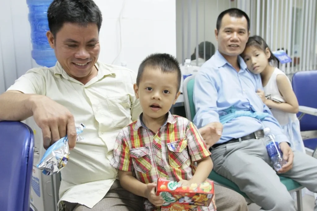 doan bac si hoa ky phau thuat mien phi cho tre em di tat mien trung tay nguyen 6 15281888144311416259895