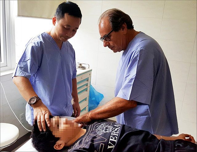 Tận tâm, yêu nghề 1 Le Thua Trung Hau và benh nhan