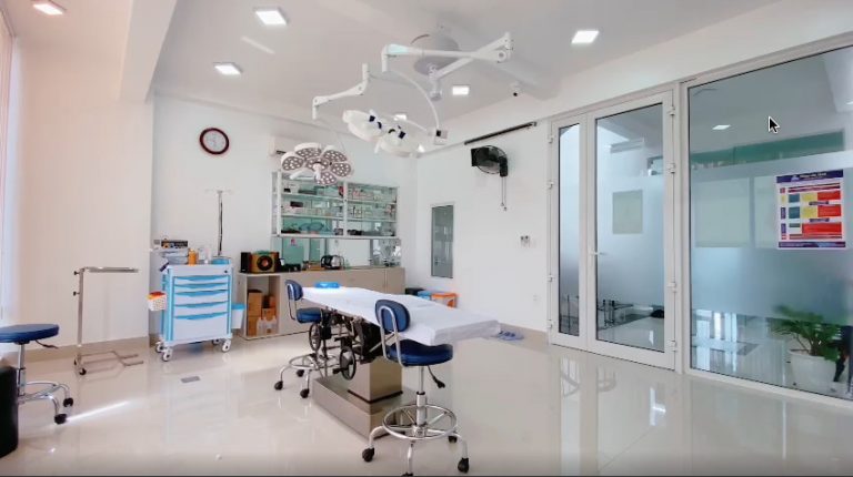 Kỳ 2: Đánh liều dùng 7 triệu đồng nâng ngực, người phụ nữ bị biến dạng vòng một 3 phong mo