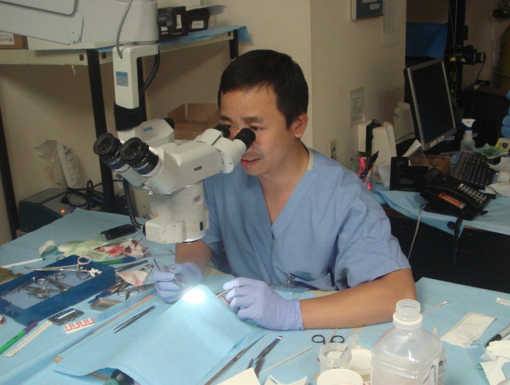 Tận tâm, yêu nghề 2 Bac si Trung Hau