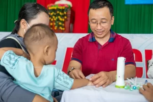 Dr.Hậu với Chương trình Phẫu thuật nhân đạo của ReSurge tại tỉnh Quảng Ngãi