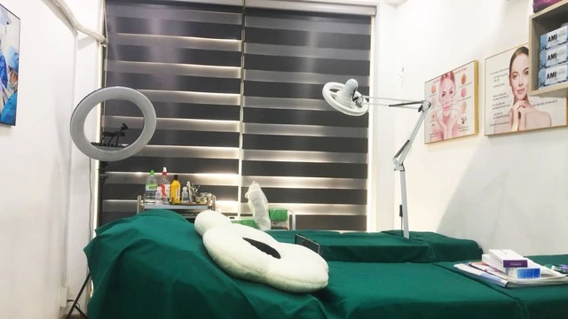 Thẩm mỹ chui cấp tốc lại tung hoành bất chấp: Vấn nạn nhức nhối phải xử lý triệt để 2 ben trong mot co so tham my chuidu yen 17057645930291090024748