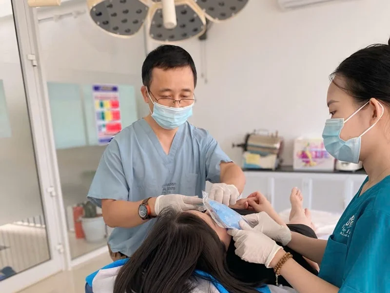 THẨM MỸ DA 8 sup mi mat