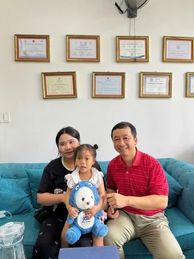 Gia đình bé & Dr Hậu