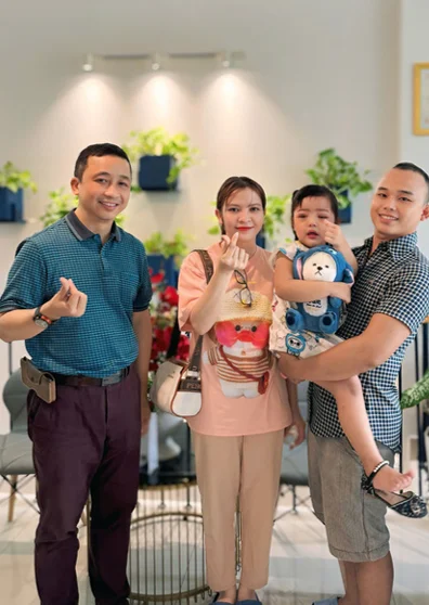 Gia đình bé & Dr Hậu