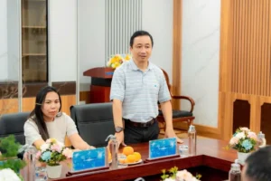 TS.BS Lê Thừa Trung Hậu làm việc với Bệnh viện Nhi Hà Nội