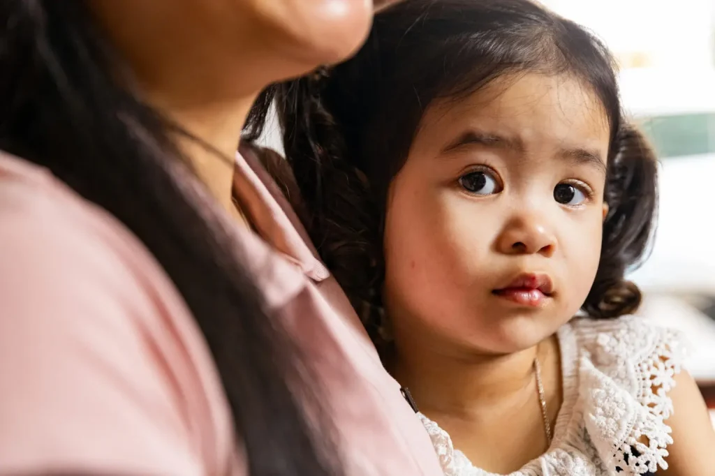 Sụp mí mắt là gì? Câu chuyện về Bé Hà Nhi suýt bị mất thị lực 7 Bé Hà Nhi sau điều trị